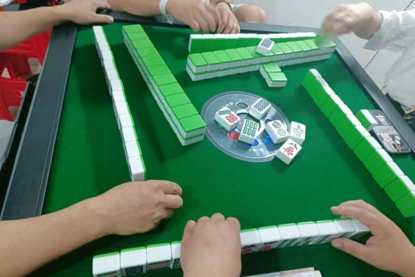 打麻将牌 打麻将牌