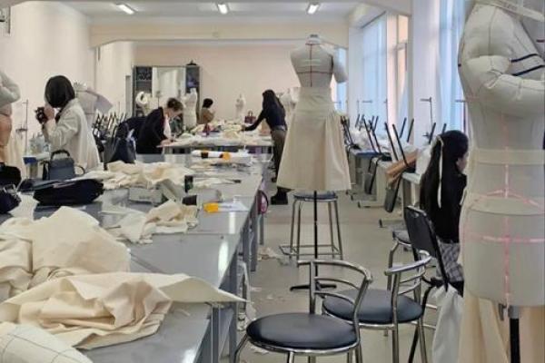 红衣坊服装工作室 红衣坊服装工作室