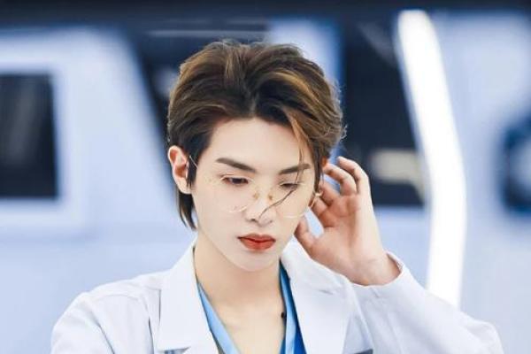 黄明昊未来妻子星座运势 黄明昊未来妻子星座运势