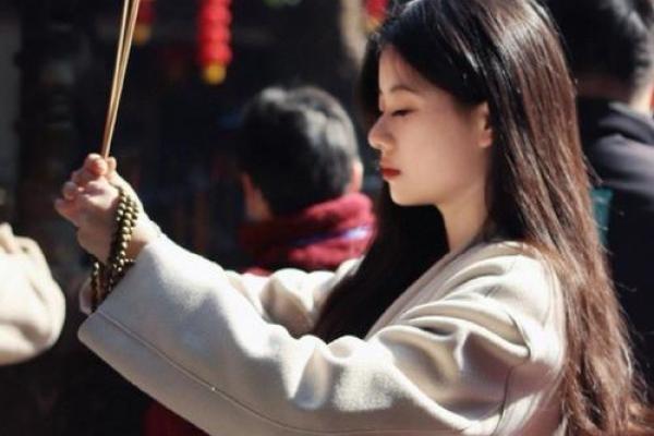 拜观音烧3炷香 拜观音烧3炷香