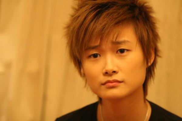 八字眉的女人面相命运事业发展如何