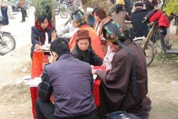 因将生辰八字给了算命老头，我全身溃烂，尿液自己朝外流