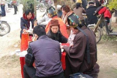 因将生辰八字给了算命老头，我全身溃烂，尿液自己朝外流