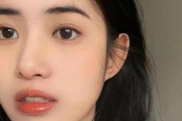 八字看哪些女孩是素颜美女 八字看哪些女孩是素颜美女