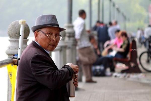 算命的管来算命的人叫什么 算命的管来算命的人叫什么