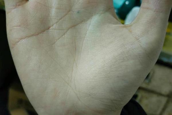 风水手相:生命线短的女人短命吗 风水手相:生命线短的女人短命吗