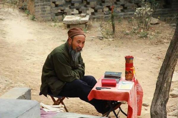 算命先生祝我拿下妈妈 算命先生祝我拿下妈妈