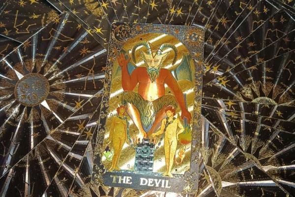 塔罗牌星座运势博主男