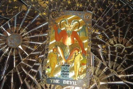 塔罗牌星座运势博主男