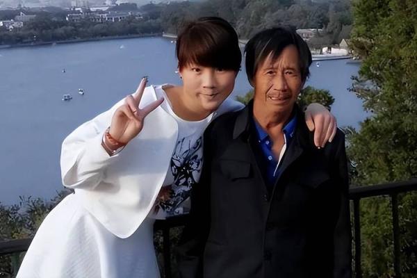 一双儿女不赡养老人，算命先生断定捡来的小儿子会报答老人