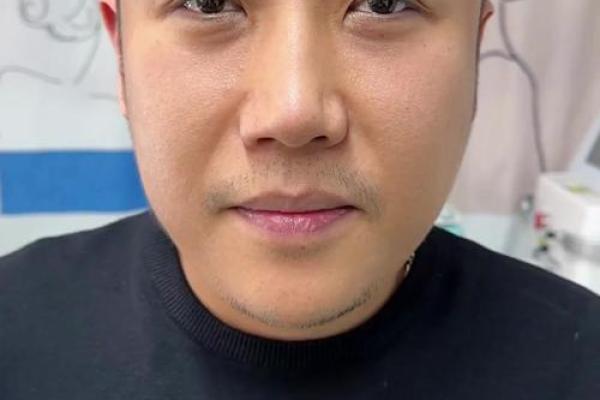 八字眉眉尾下垂的男人 八字眉眉尾下垂的男人