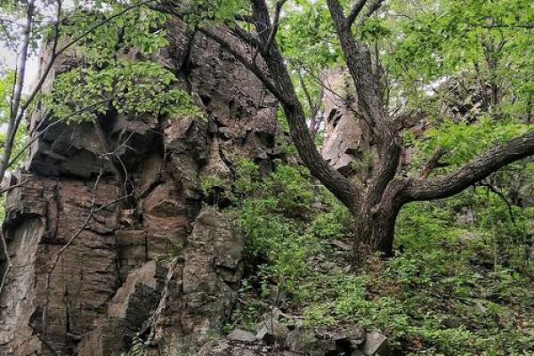 石山风水宝地建房子 石山风水宝地建房子