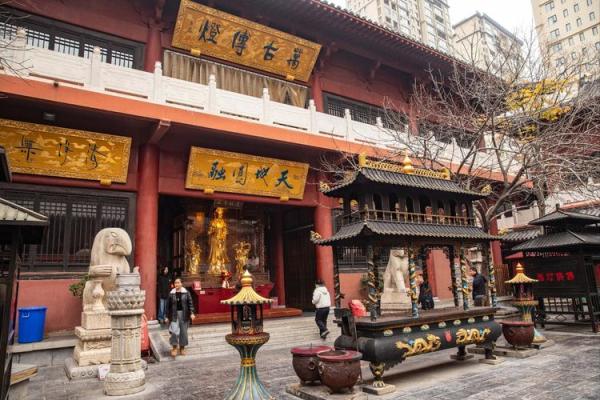 郑州寺庙外面有算命的么 郑州寺庙外面有算命的么