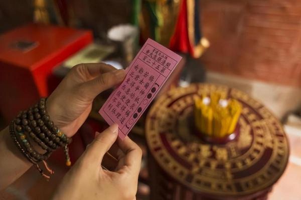 母亲算命儿子何时能得子,算命先生:你儿子十日之内必遭横死 母亲算命儿子何时能得子,算命先生:你儿子十日之内必遭横死