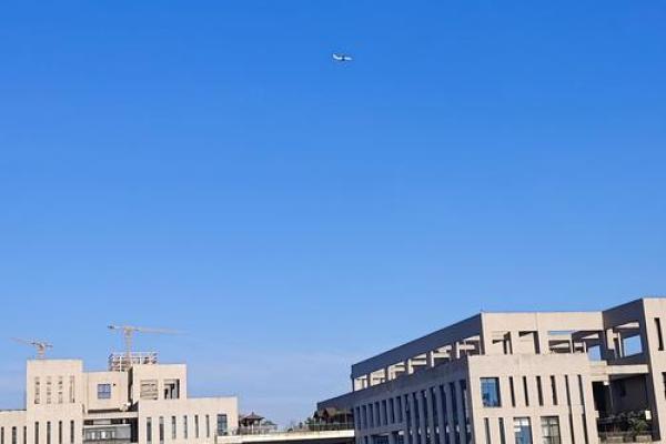 高层对着连廊的房子风水好吗