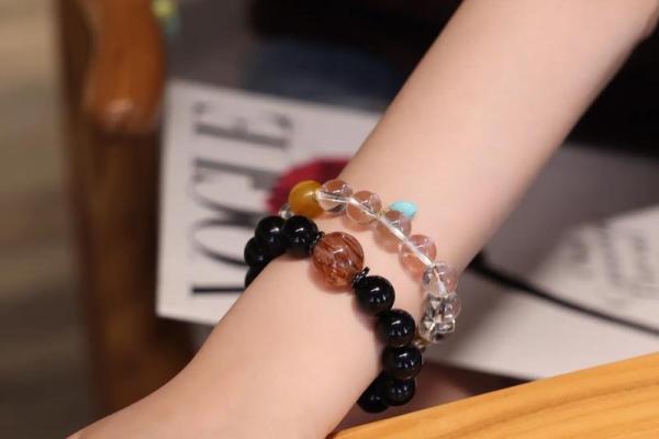 风水讲究女人戴黑曜石的禁忌五