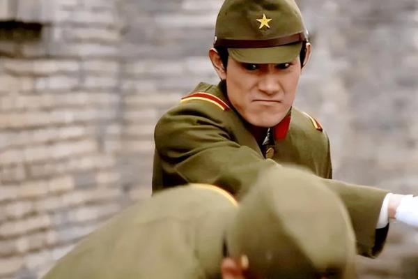 电视剧里的日本军官为什么都喜欢留着八字胡？现实中是这样吗？