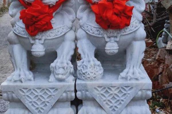 摆放狮子在大门风水起到招财作用