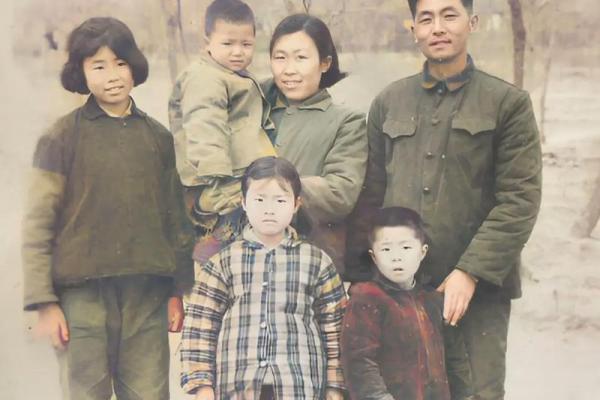 当年大姑接班进化肥厂，二姑进纺织厂，算命先生却说我爸最有出息