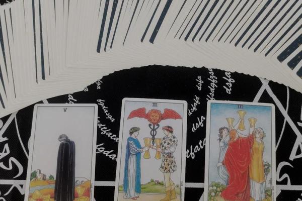 塔罗测试:你现在喜欢的人对你有什么想法呢? 塔罗测试:你现在喜欢的人对你有什么想法呢?