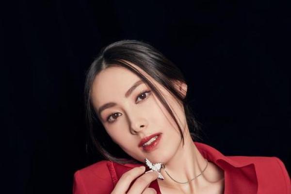 梁洛施八字 梁洛施八字