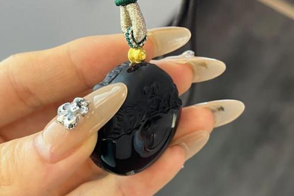 女人带黑曜石的风水禁忌有哪些