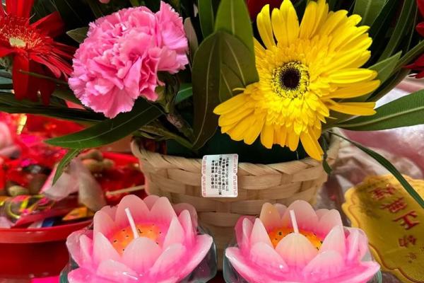 风水寺里摆放假花可以供佛吗