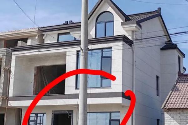 大门对着电线杆，门前有电线杆如何化解风水煞气？