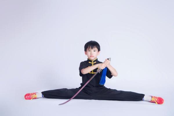 男孩八字带弓箭