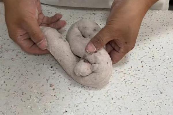 八字面包 八字面包