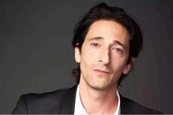 八字眉男生面相