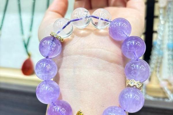 八字水多的女性佩戴什么饰品可以旺财呢